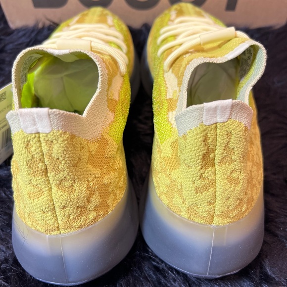 🔥 YEEZY 380 Hylite | NEW | Size 10.5M - Picture 3 of 7
